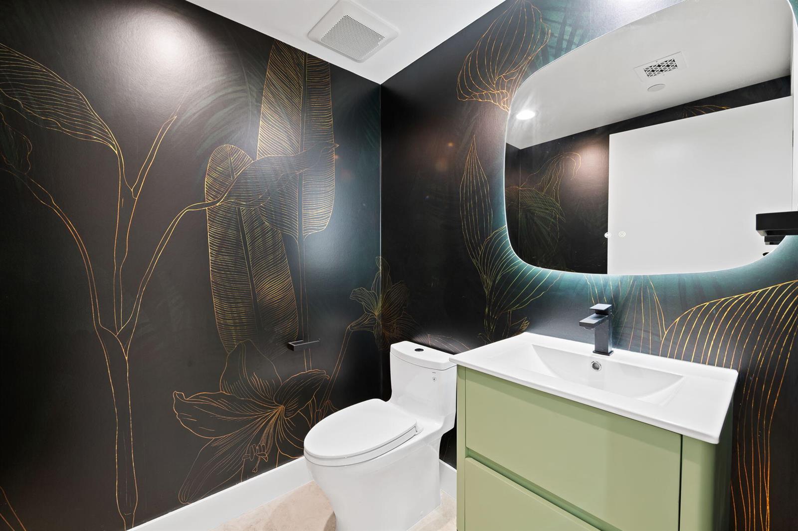Photo of 3101 Ocean #1807, Hollywood, Florida, 33019 - Powder Room