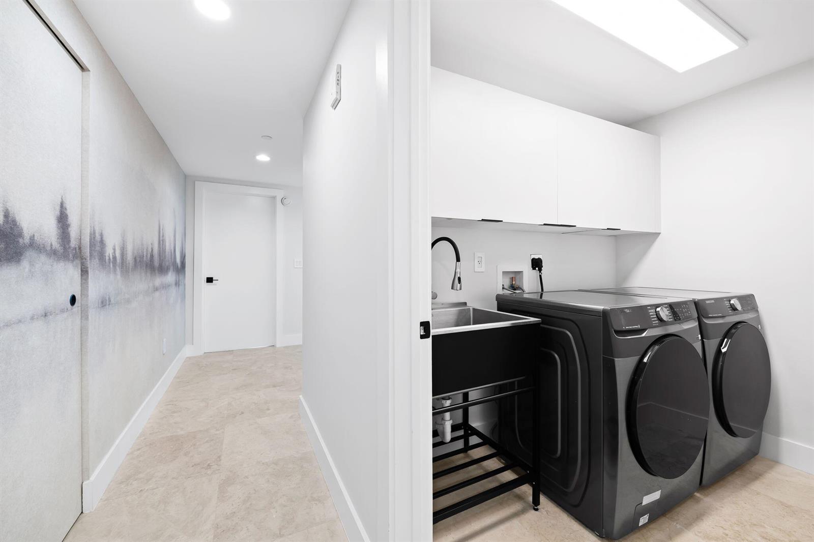 Photo of 3101 Ocean #1807, Hollywood, Florida, 33019 - Laundry Room