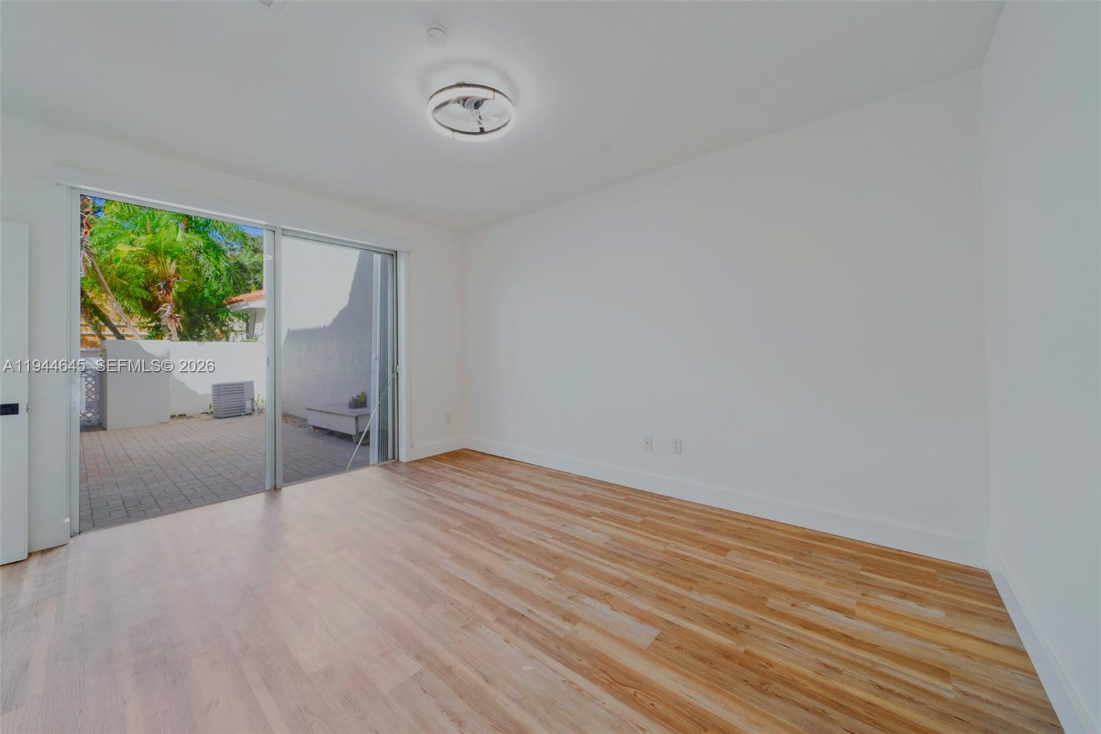 Photo of 1551 Seagrape Way  (1551), Hollywood, Florida, 33019 - 