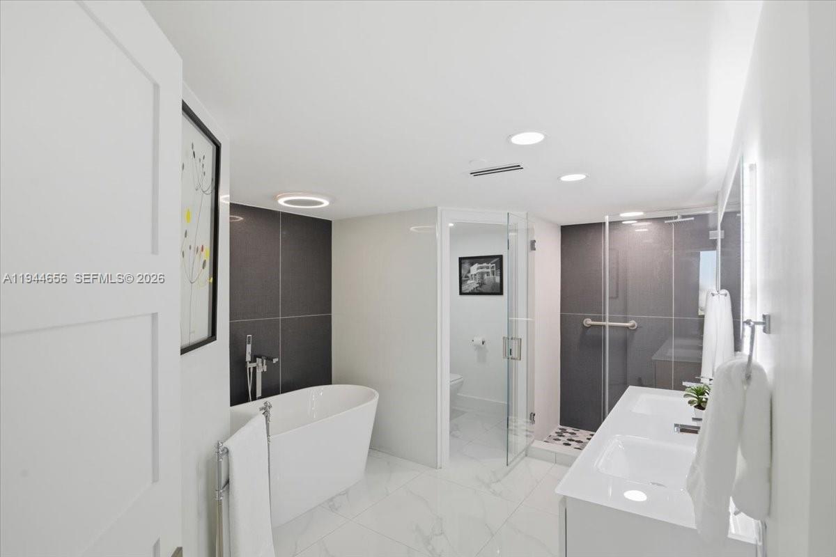 Photo of 8925 Collins Ave  #9F, Surfside, Florida, 33154 - Master bathroom