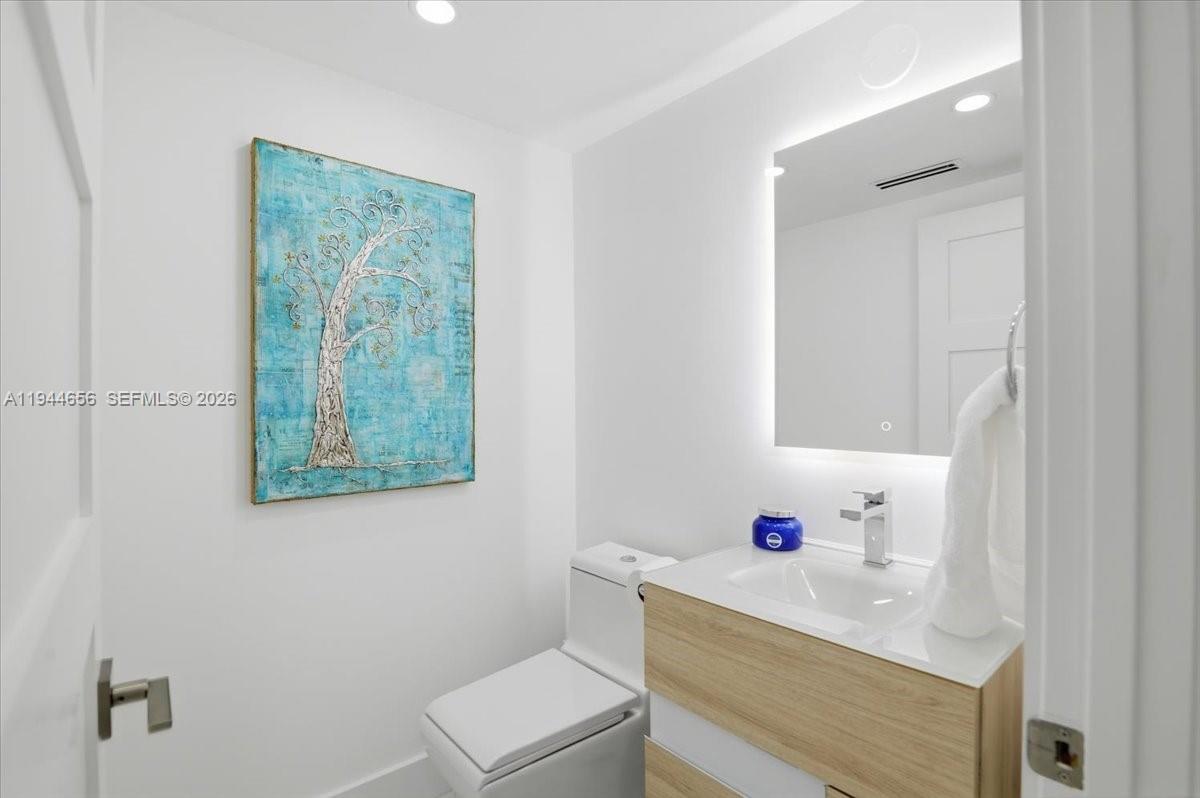 Photo of 8925 Collins Ave  #9F, Surfside, Florida, 33154 - Half bathroom