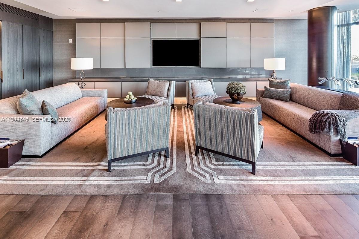 12 4 / 6 4992 sq. ft. $ 2026-01-13 0 Photo