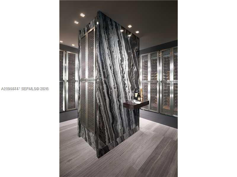 12 4 / 6 4992 sq. ft. $ 2026-01-13 0 Photo