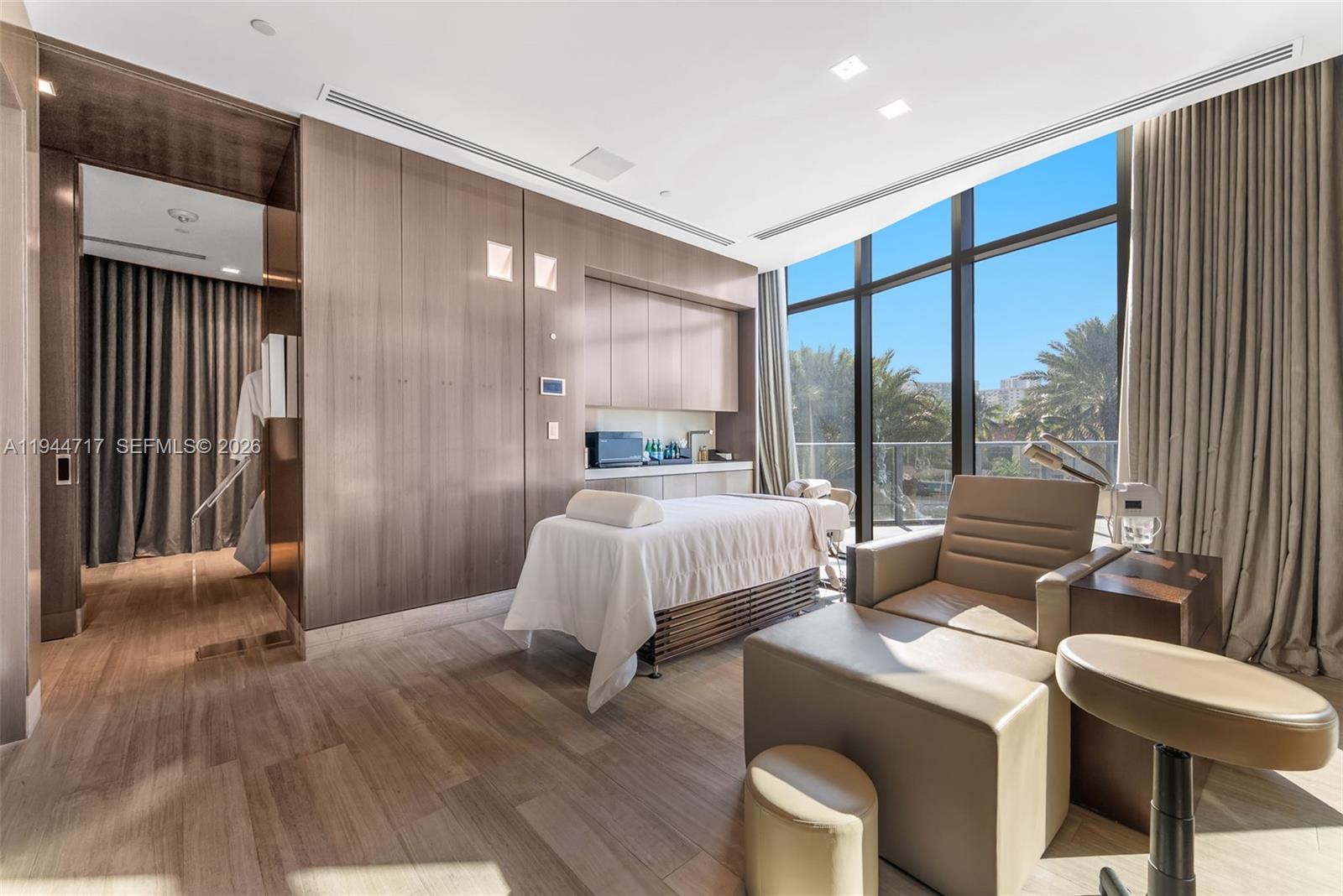 See details 12 4 / 6 4992 sq. ft. $ 2026-01-13 0 Photo