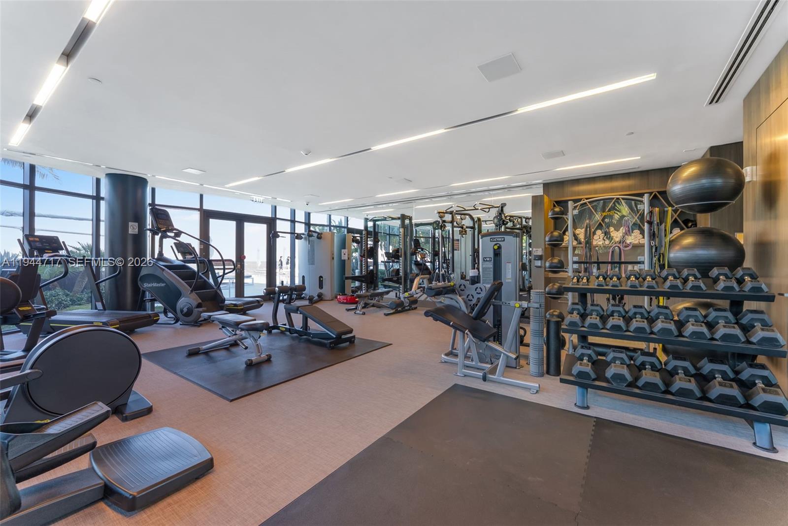 See details 12 4 / 6 4992 sq. ft. $ 2026-01-13 0 Photo