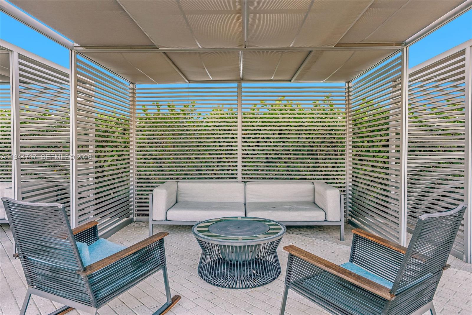 See details 12 4 / 6 4992 sq. ft. $ 2026-01-13 0 Photo