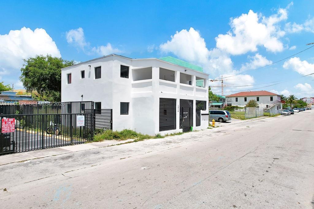   /  2752 кв.футов $ 2026-01-13 0 Фото