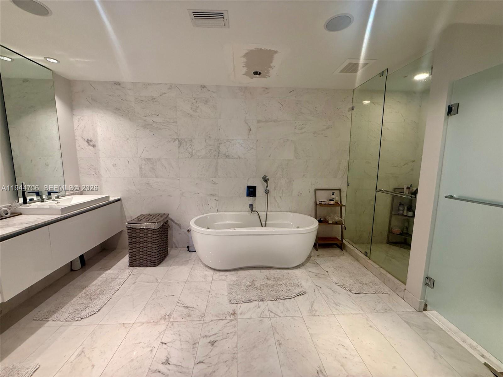 Photo of 3300 188th St  #917, Aventura, Florida, 33180 - 