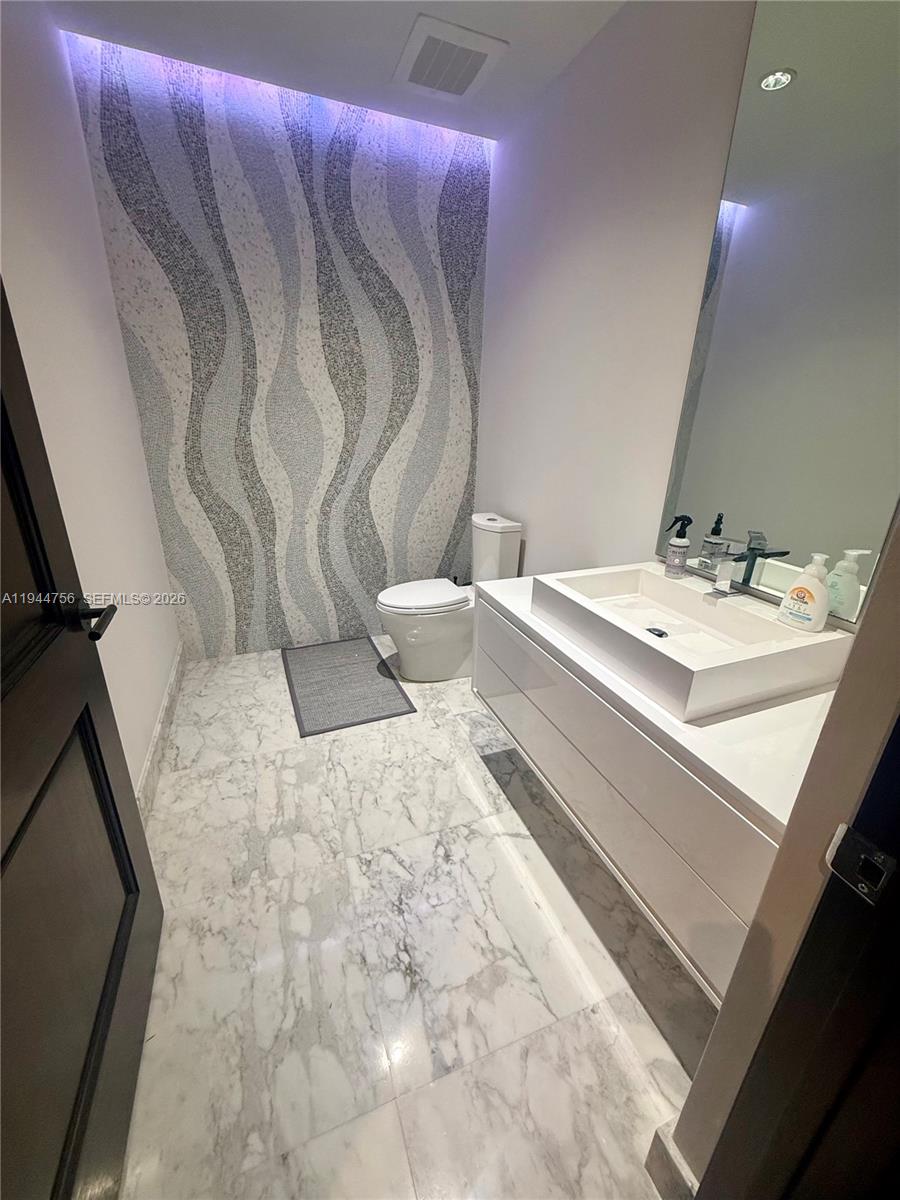 Photo of 3300 188th St  #917, Aventura, Florida, 33180 - 