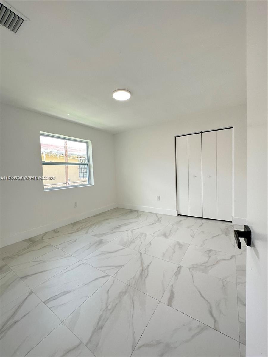   /   кв.футов $ 2026-01-13 0 Фото