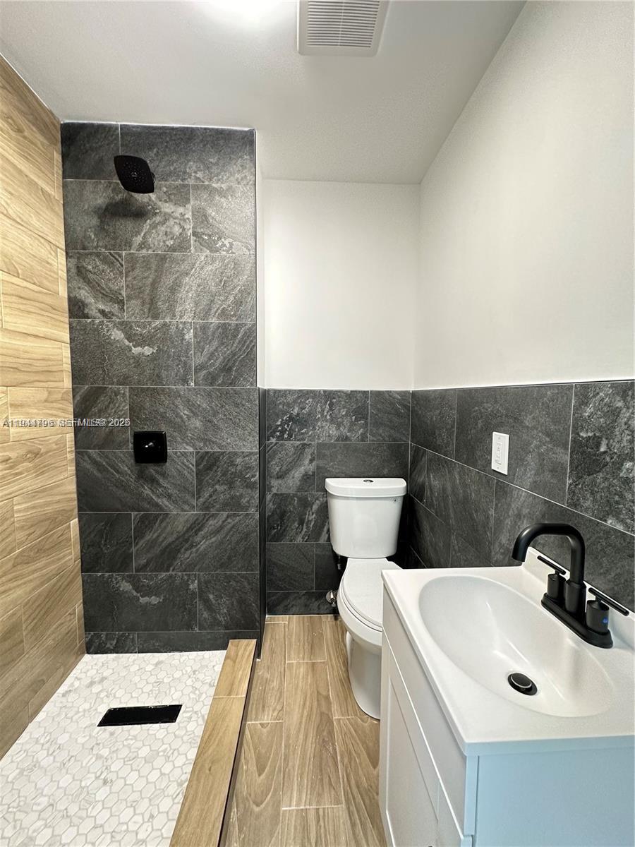   /   кв.футов $ 2026-01-13 0 Фото