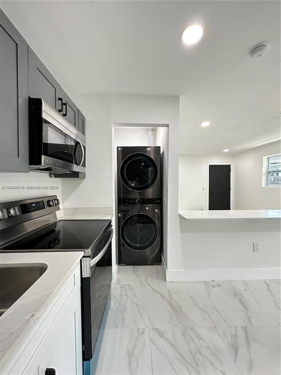   /   кв.футов $ 2026-01-13 0 Фото