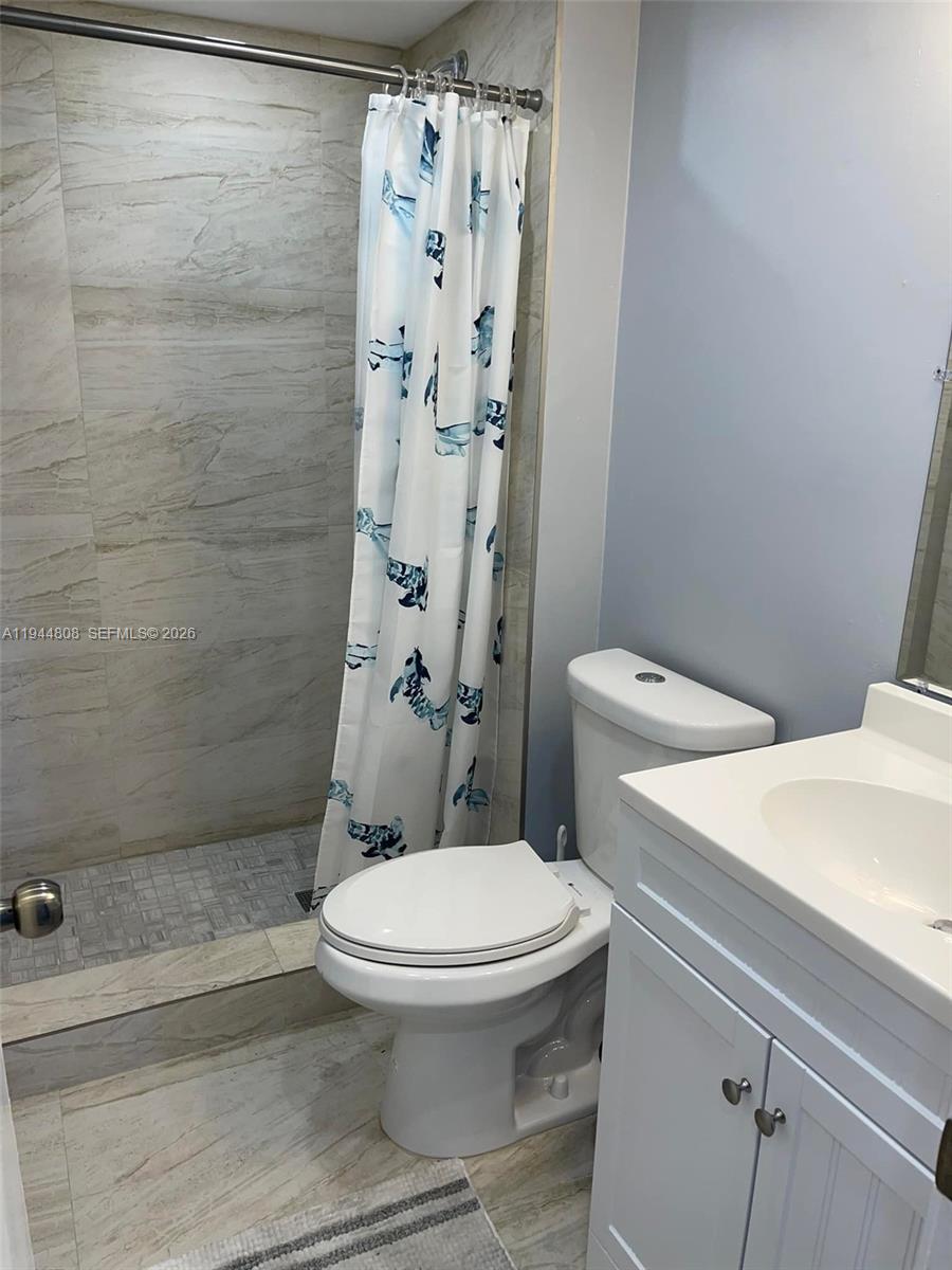 Ver detalles 402E 1 / 2 861 sq. ft. $ 2026-01-13 0 foto