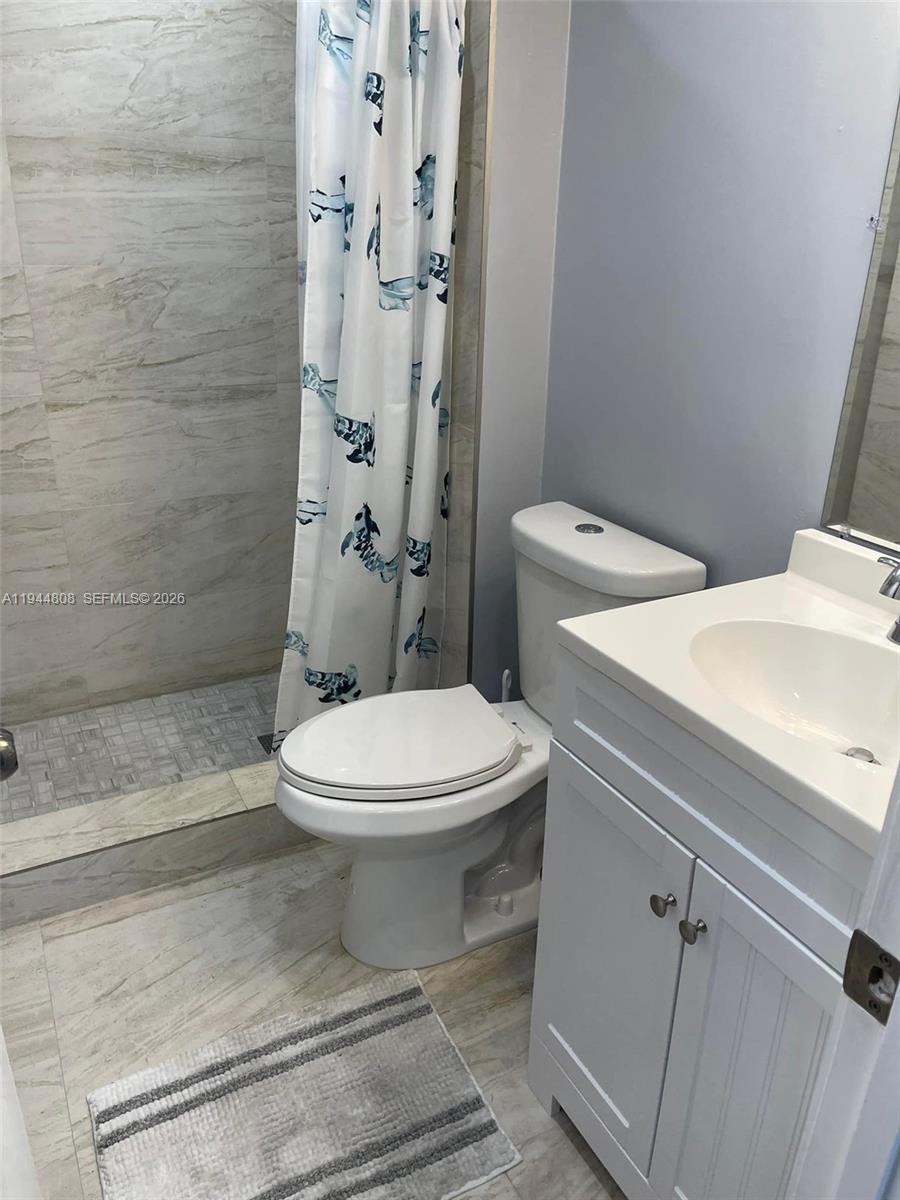 Ver detalles 402E 1 / 2 861 sq. ft. $ 2026-01-13 0 foto