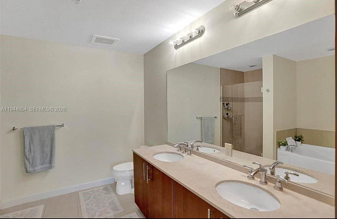 Photo of 1945 Ocean Dr  #1405, Hallandale Beach, Florida, 33009 - 