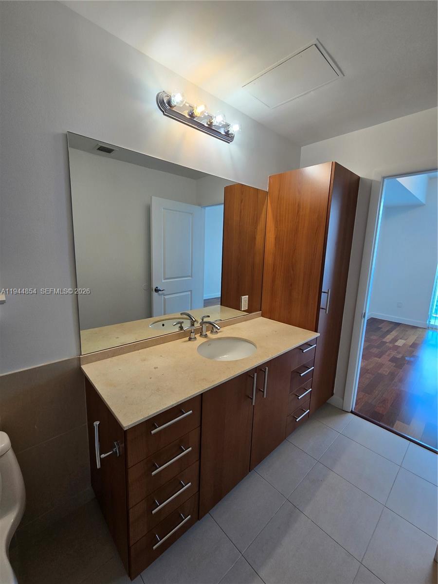 Photo of 1945 Ocean Dr  #1405, Hallandale Beach, Florida, 33009 - 