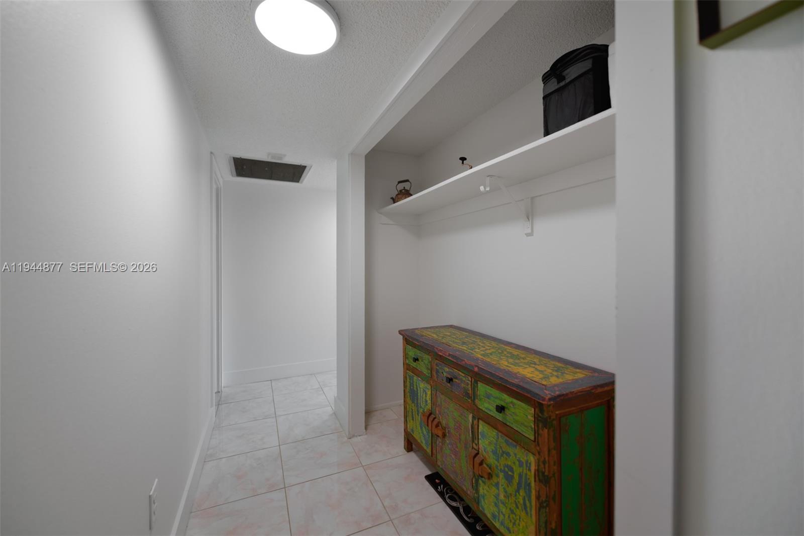 Подробнее 19E 3 / 3 1780 кв.футов $ 2026-01-13 0 Фото