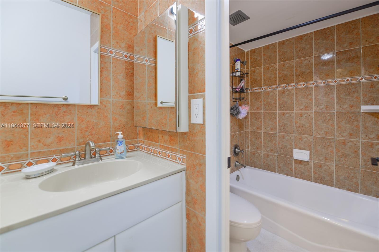 Подробнее 19E 3 / 3 1780 кв.футов $ 2026-01-13 0 Фото