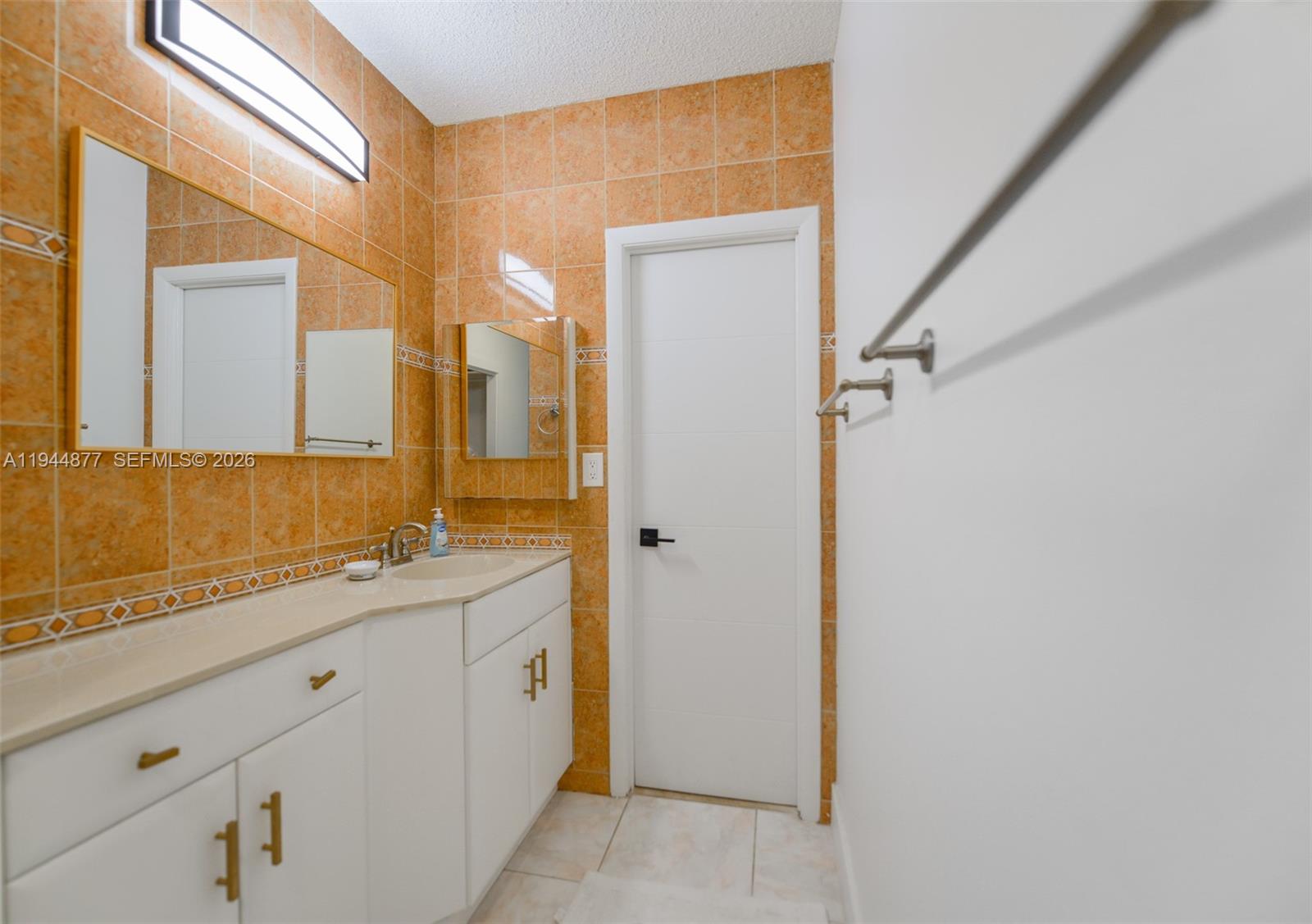 Подробнее 19E 3 / 3 1780 кв.футов $ 2026-01-13 0 Фото