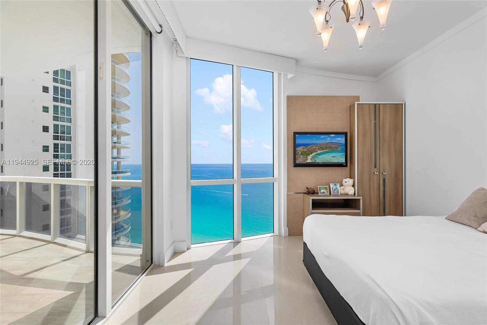 2704 3 / 4 2327 sq. ft. $ 2026-01-13 0 foto