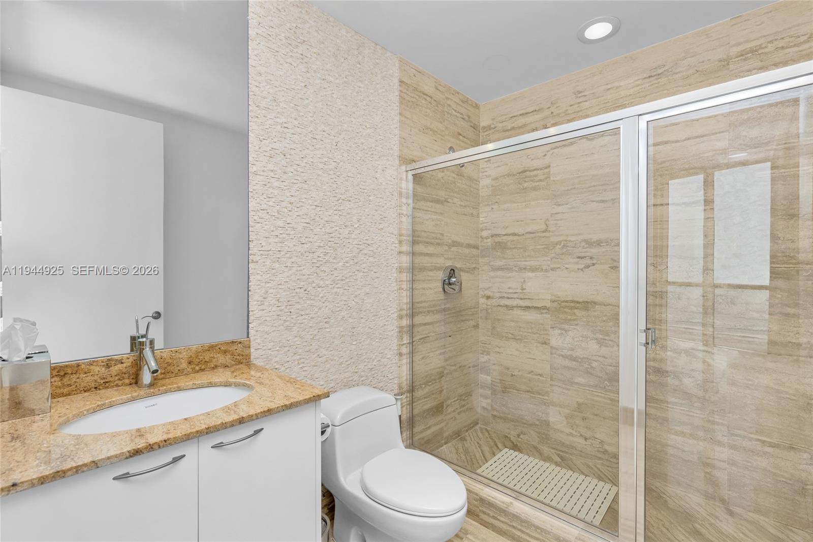 2704 3 / 4 2327 sq. ft. $ 2026-01-13 0 foto