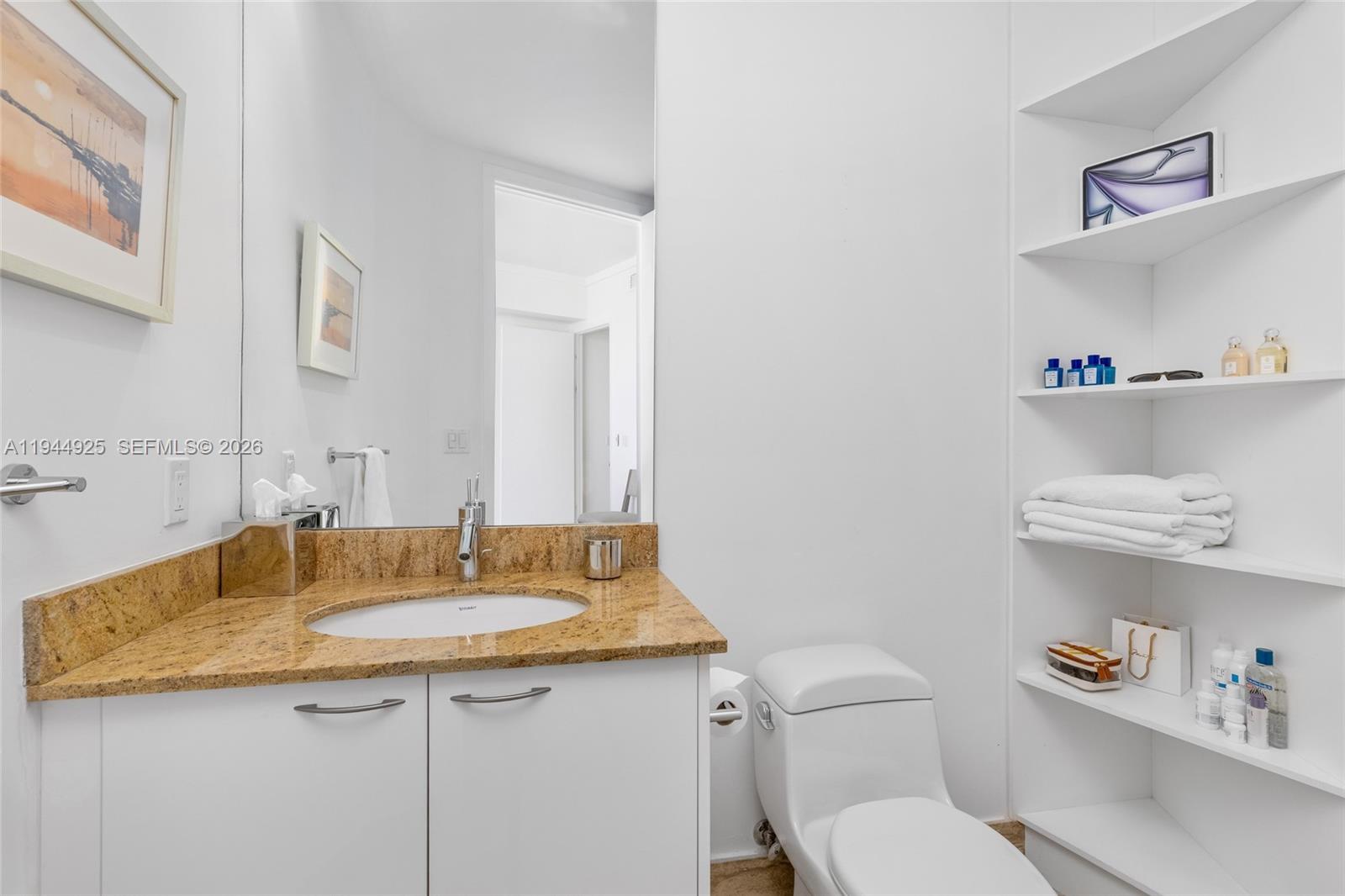 2704 3 / 4 2327 sq. ft. $ 2026-01-13 0 foto