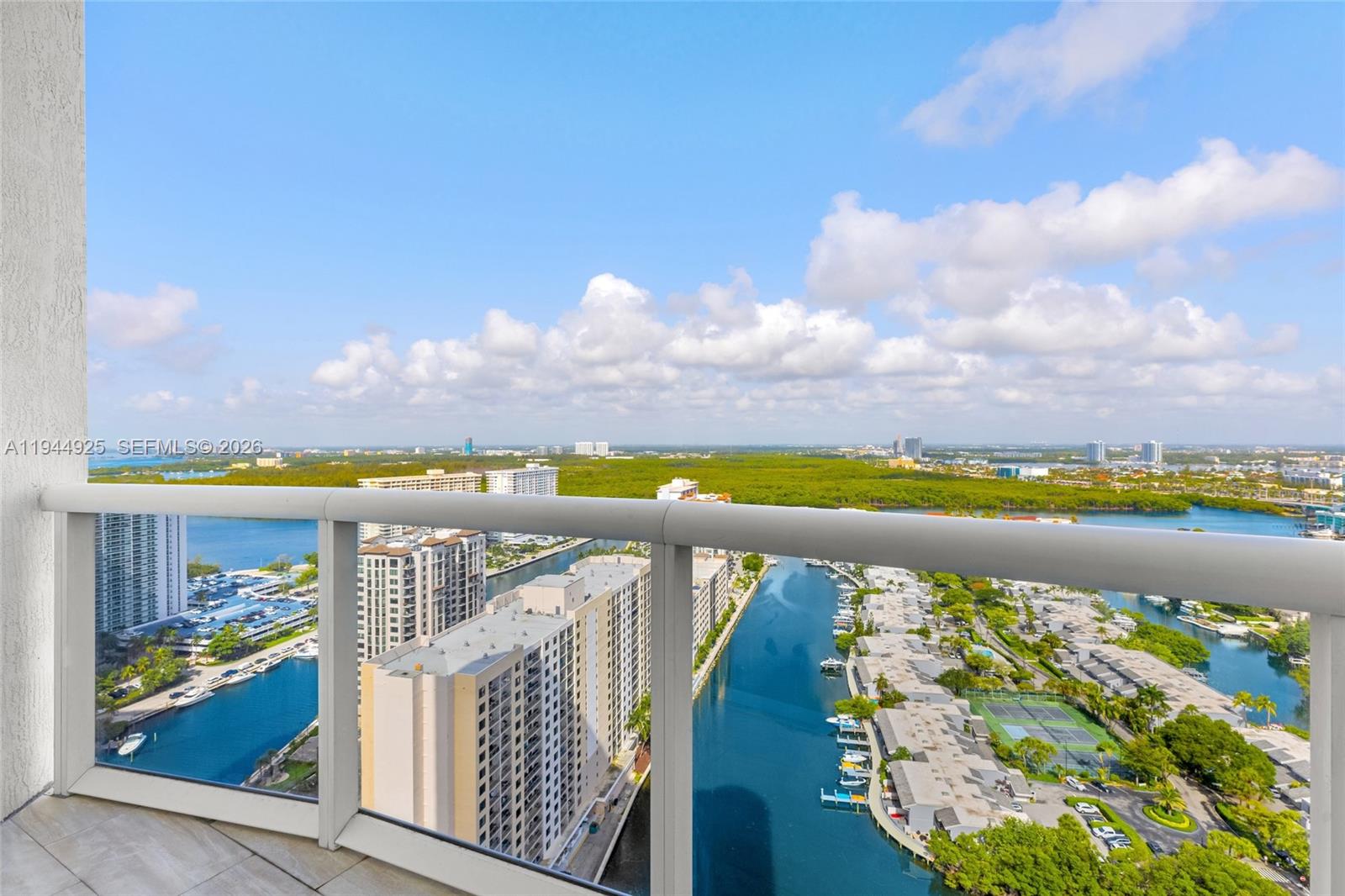 2704 3 / 4 2327 sq. ft. $ 2026-01-13 0 foto