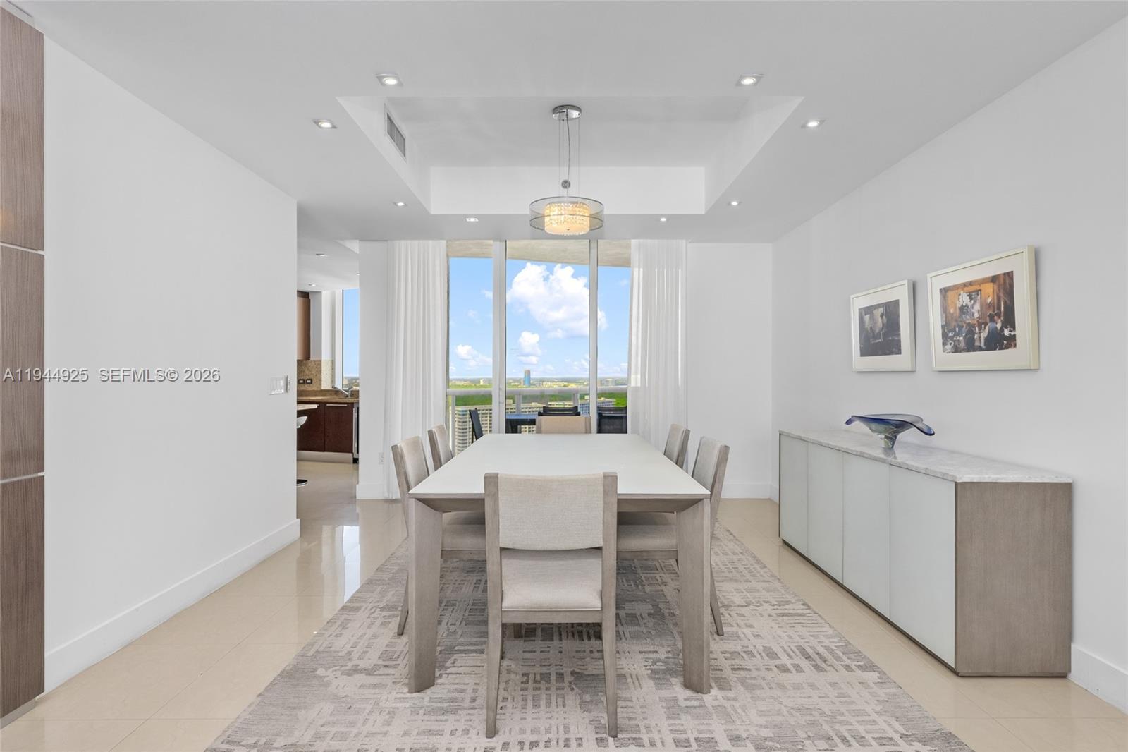 2704 3 / 4 2327 sq. ft. $ 2026-01-13 0 foto