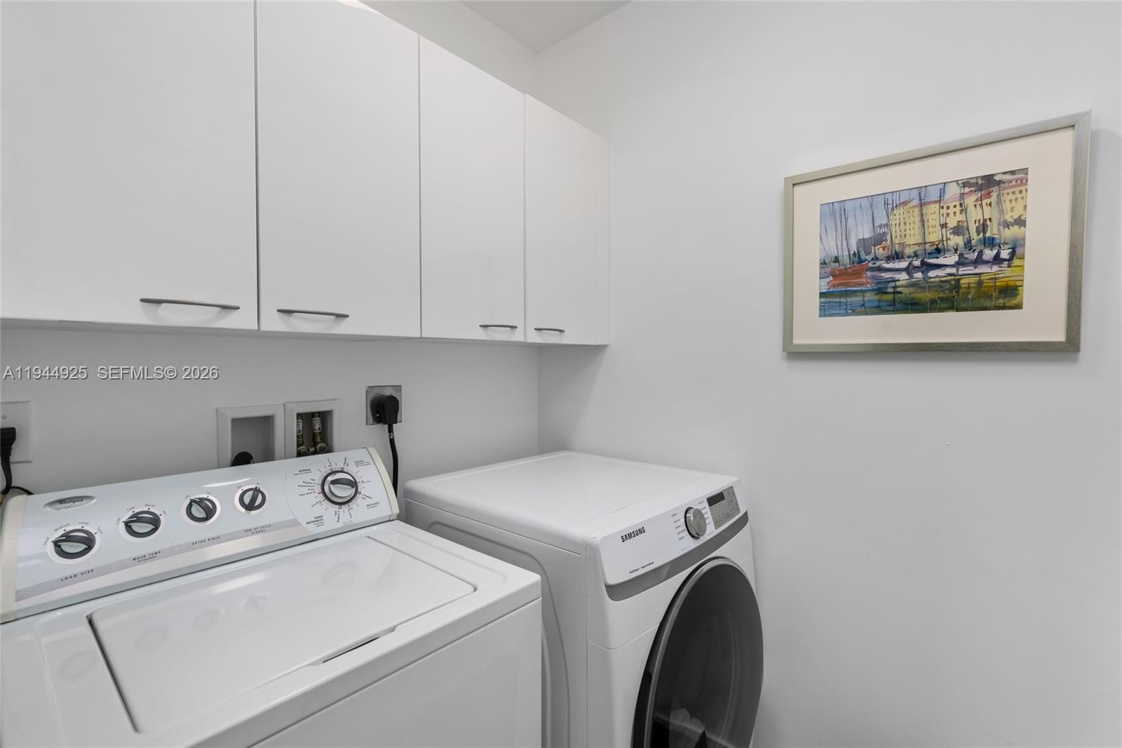 2704 3 / 4 2327 sq. ft. $ 2026-01-13 0 foto