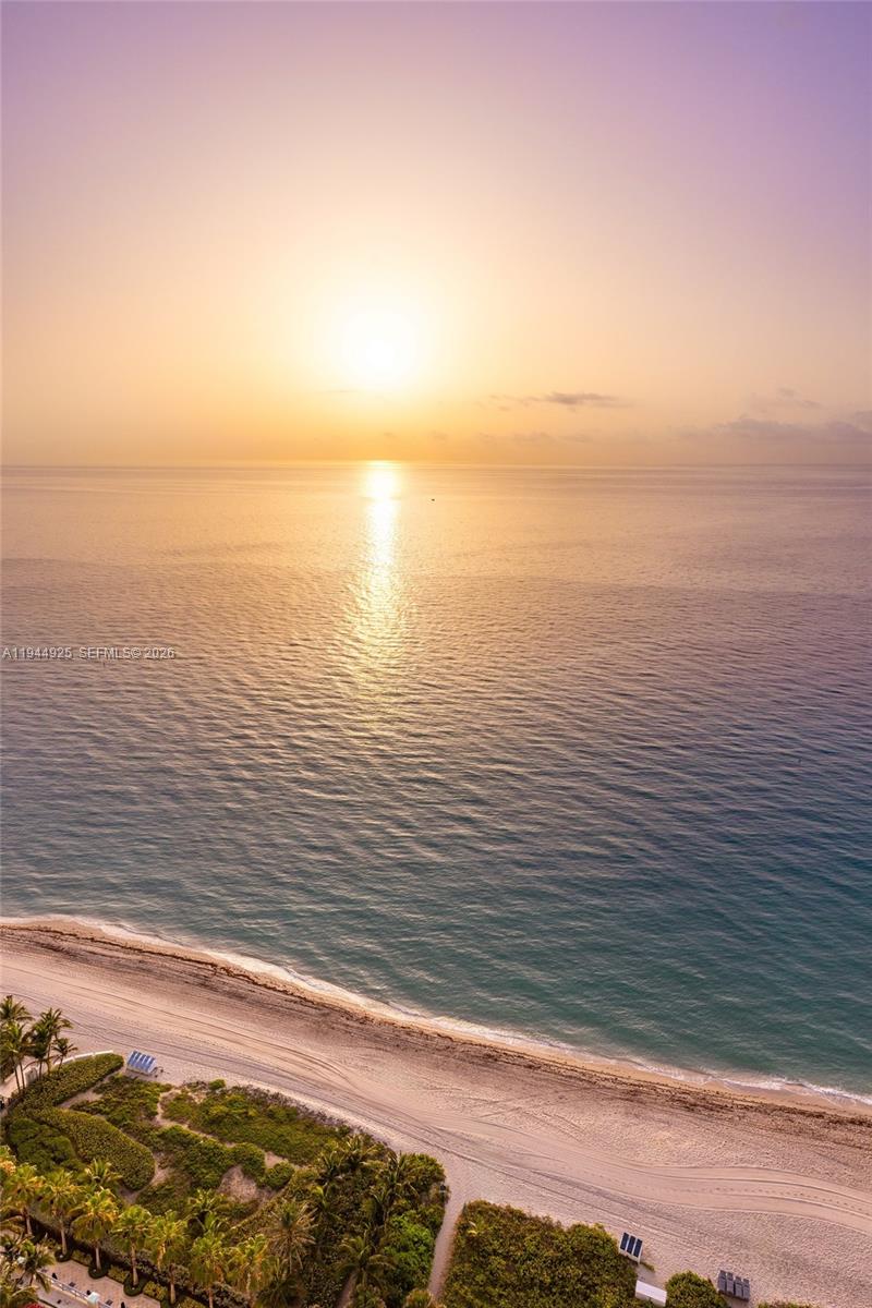 2704 3 / 4 2327 sq. ft. $ 2026-01-13 0 foto