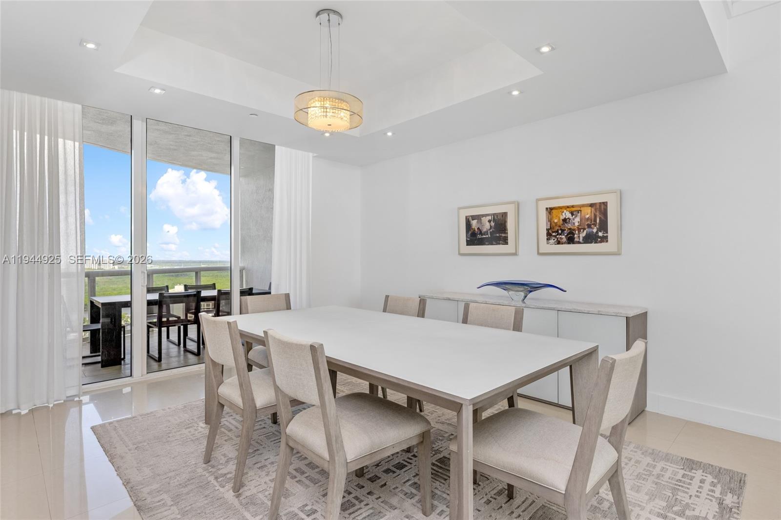 2704 3 / 4 2327 sq. ft. $ 2026-01-13 0 foto