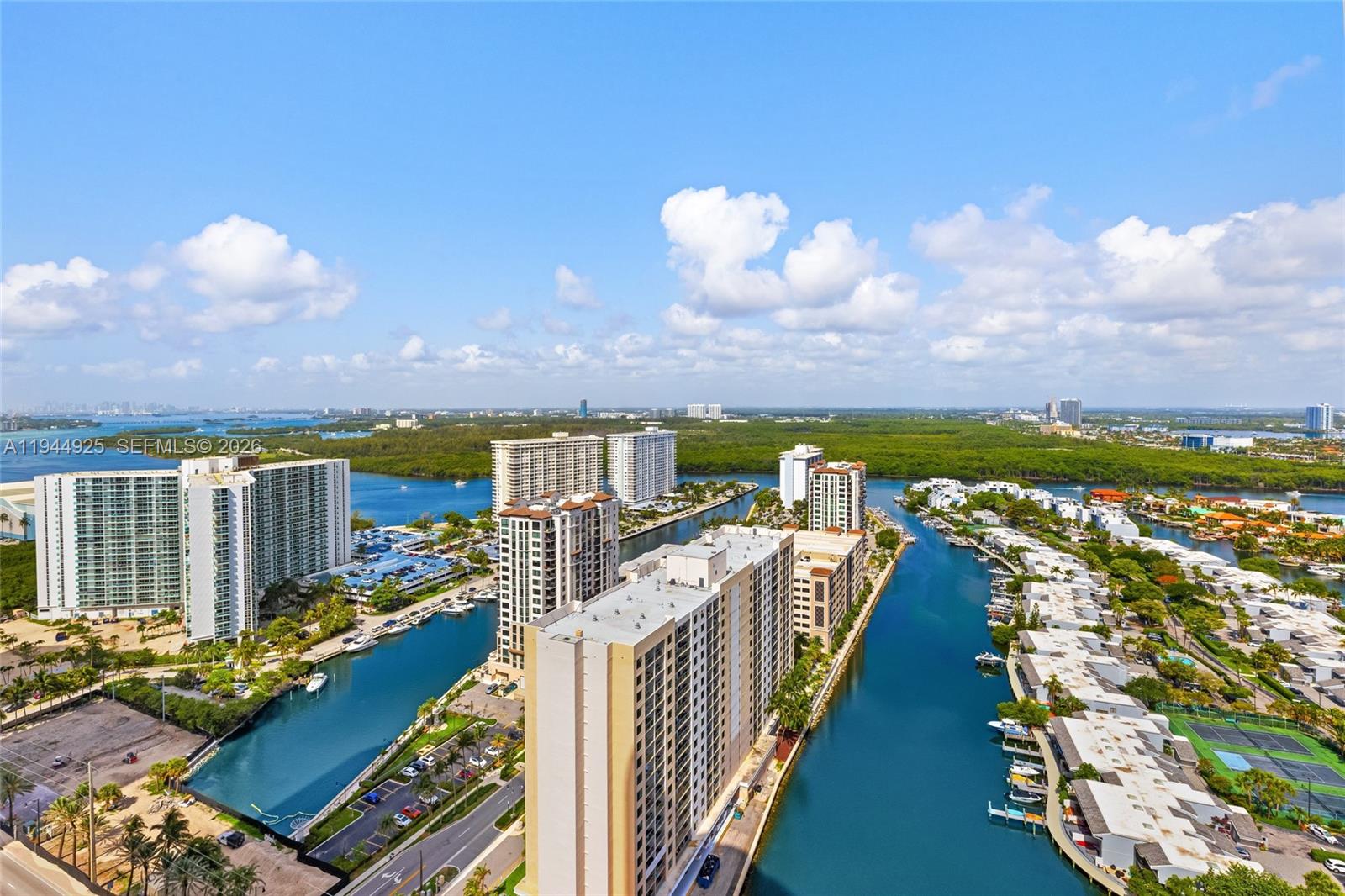 2704 3 / 4 2327 sq. ft. $ 2026-01-13 0 foto