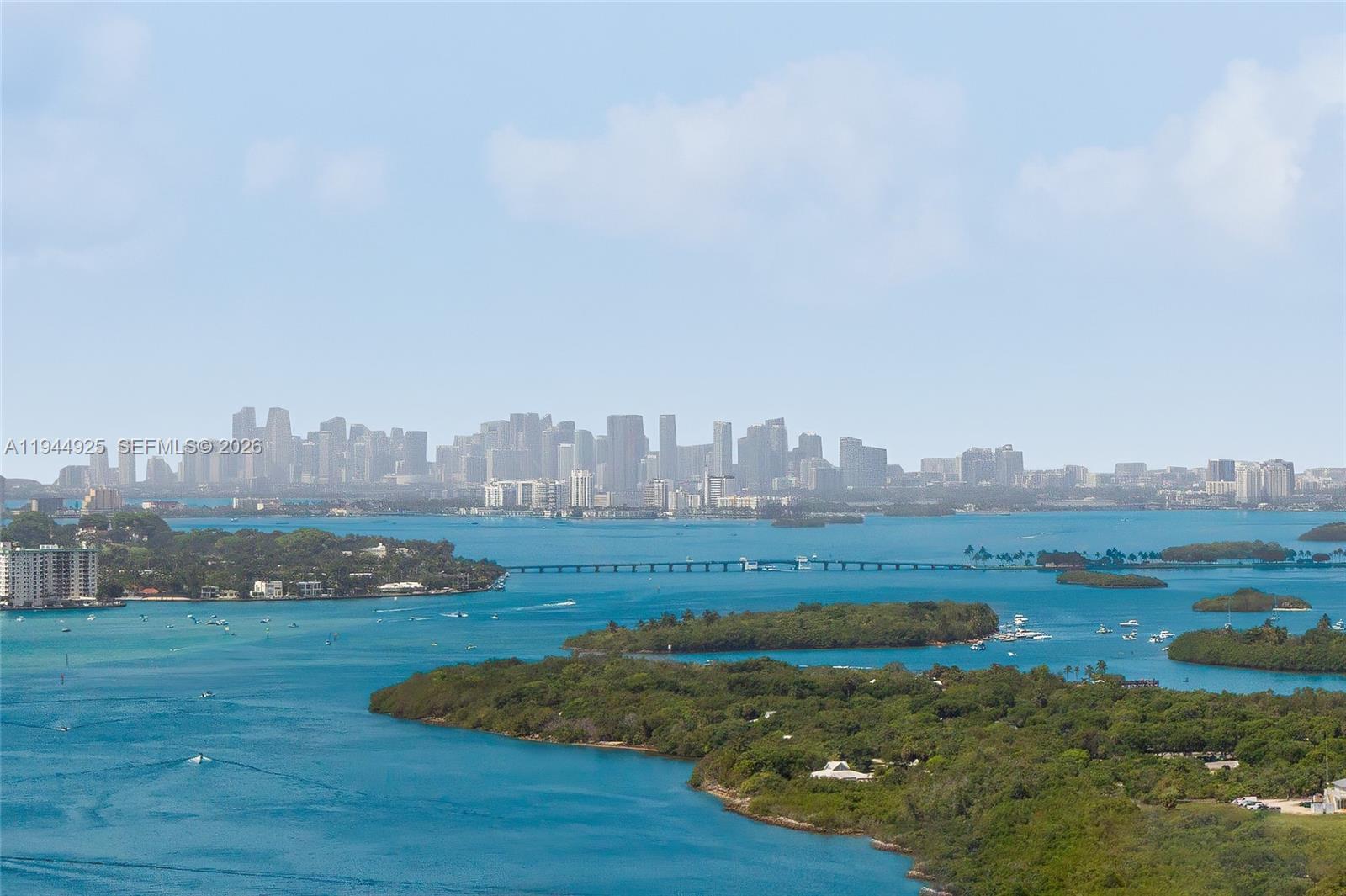 2704 3 / 4 2327 sq. ft. $ 2026-01-13 0 foto