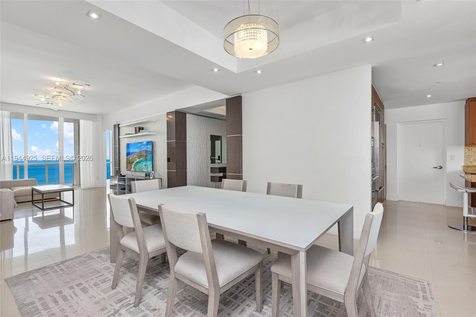 2704 3 / 4 2327 sq. ft. $ 2026-01-13 0 foto