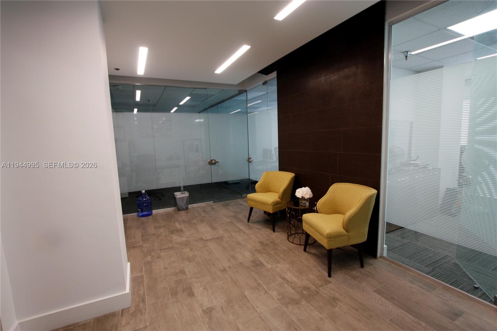 500  /   кв.футов $ 2026-01-13 0 Фото