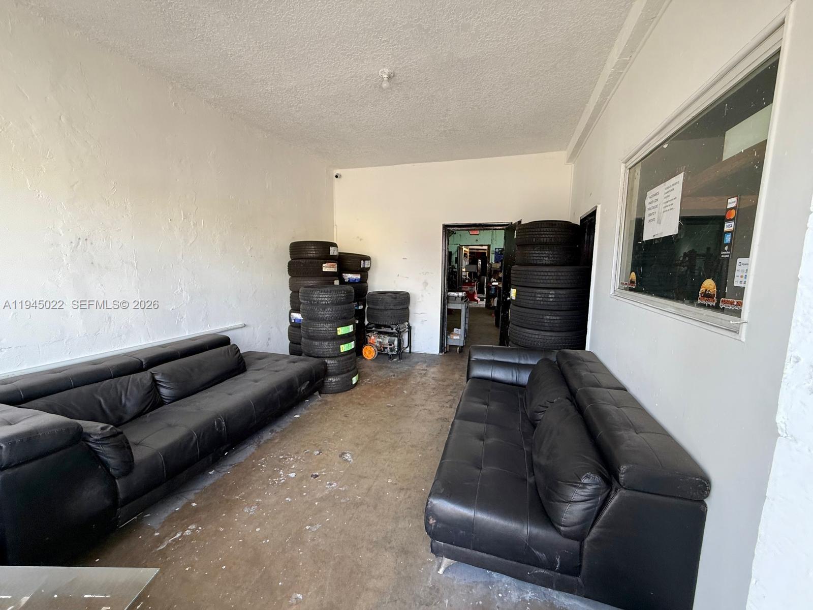   /   кв.футов $ 2026-01-13 0 Фото