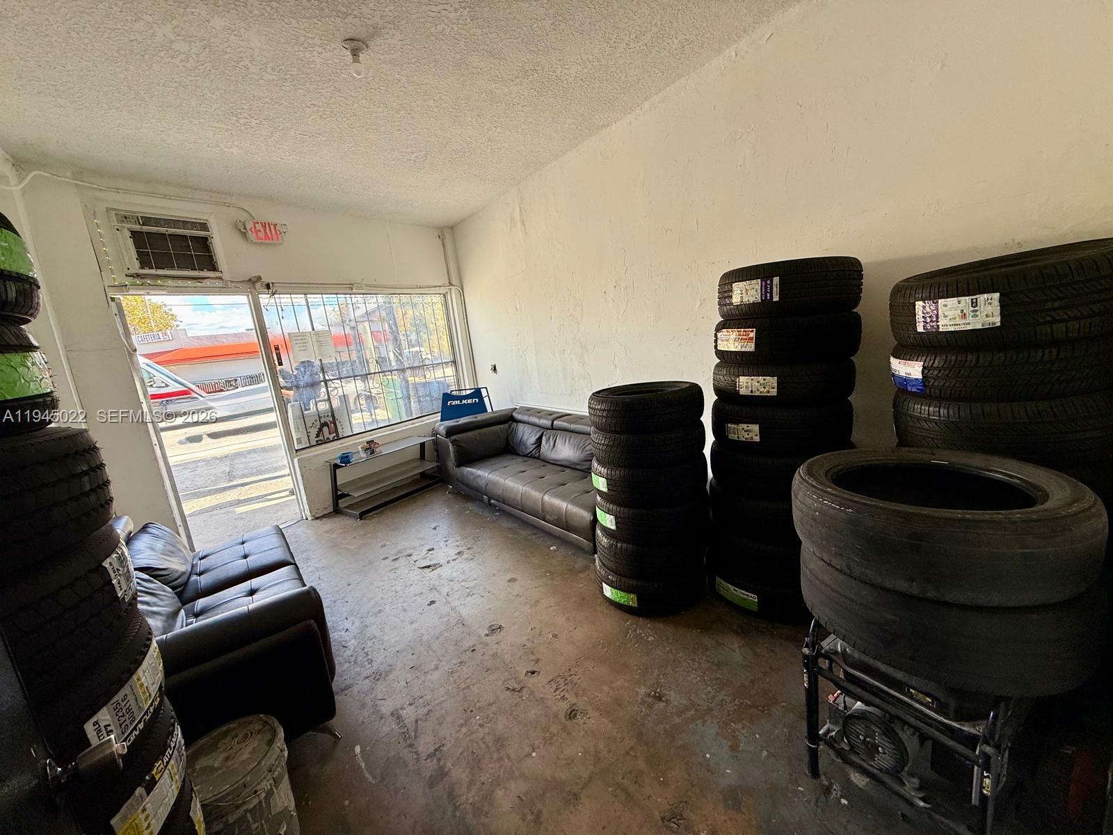   /   кв.футов $ 2026-01-13 0 Фото