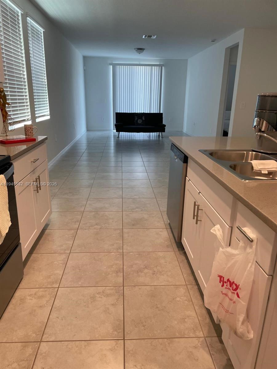 Ver detalles 3829 3 / 2 sq. ft. $ 2026-04-28 0 foto