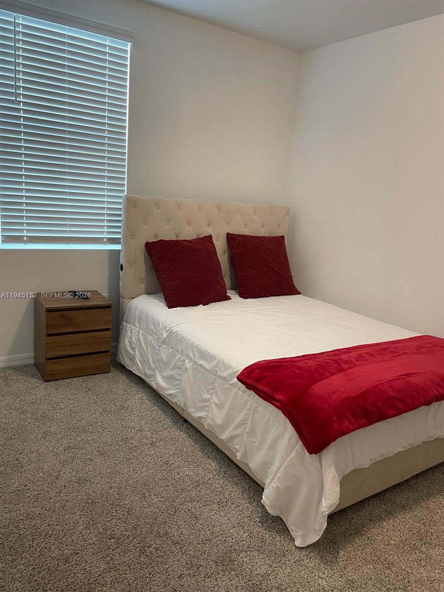 Ver detalles 3829 3 / 2 sq. ft. $ 2026-04-28 0 foto
