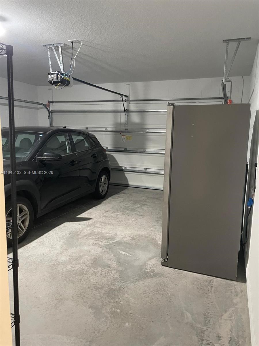 Ver detalles 3829 3 / 2 sq. ft. $ 2026-04-28 0 foto