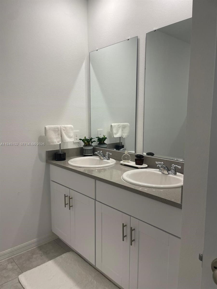 Ver detalles 3829 3 / 2 sq. ft. $ 2026-04-28 0 foto