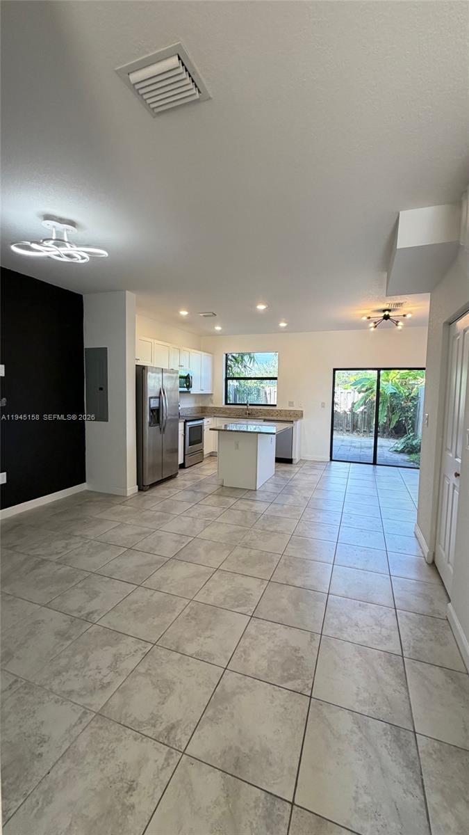 11383 3 / 3 1326 sq. ft. $ 2026-01-14 0 Photo