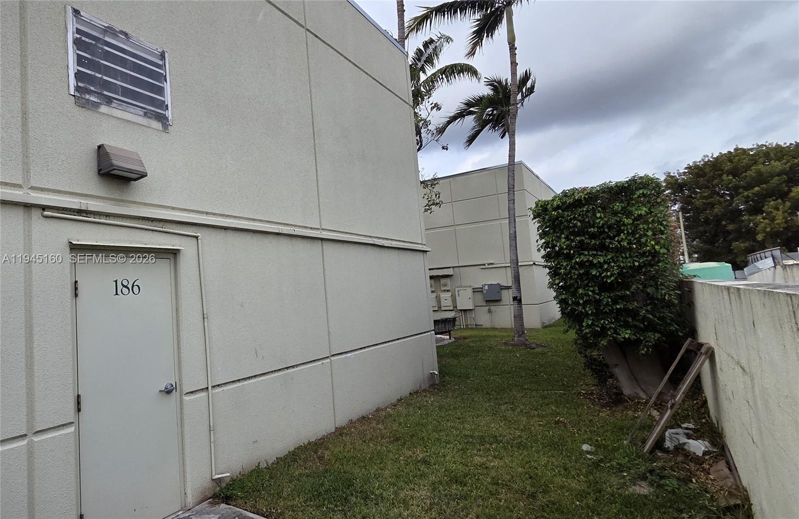 186  /   sq. ft. $ 2026-01-14 0 foto