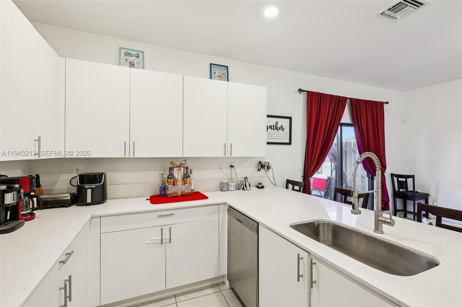 11771 3 / 3 1612 sq. ft. $ 2026-01-14 0 Photo