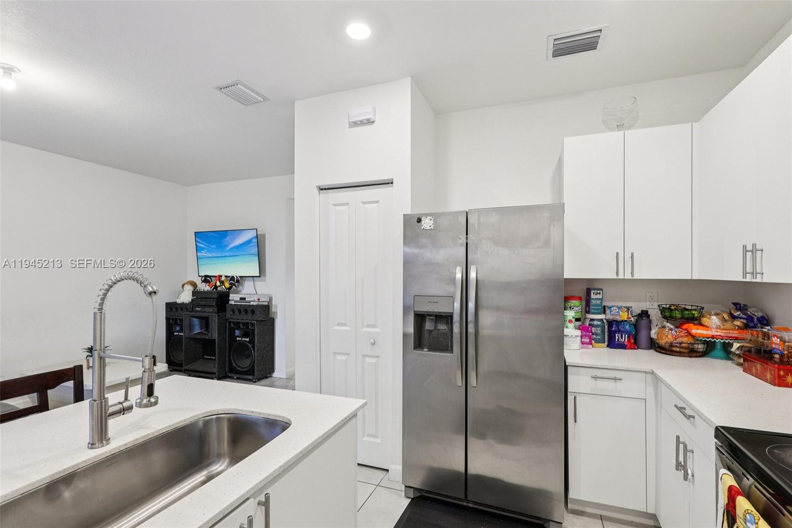 11771 3 / 3 1612 sq. ft. $ 2026-01-14 0 Photo