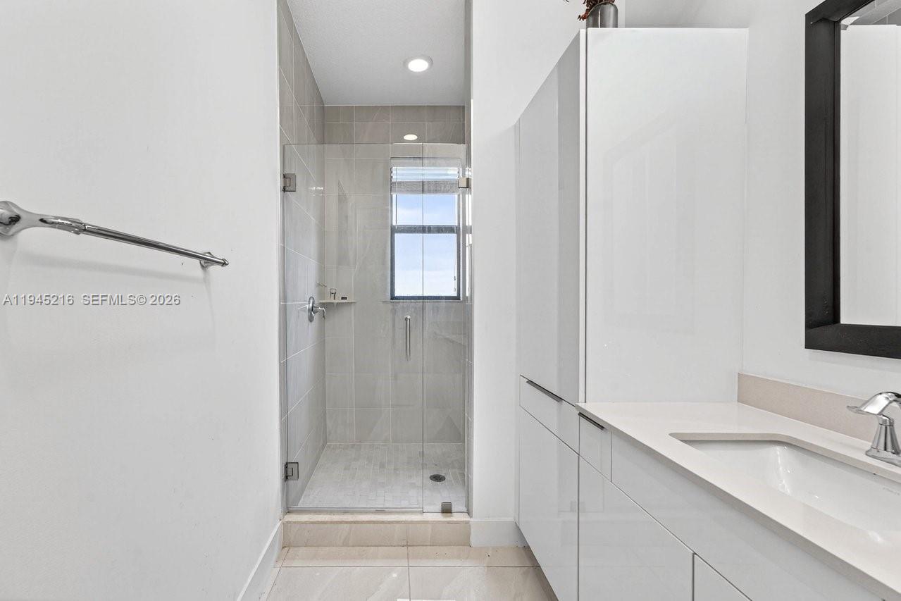 16575 5 / 4 2512 sq. ft. $ 2026-01-14 0 Photo