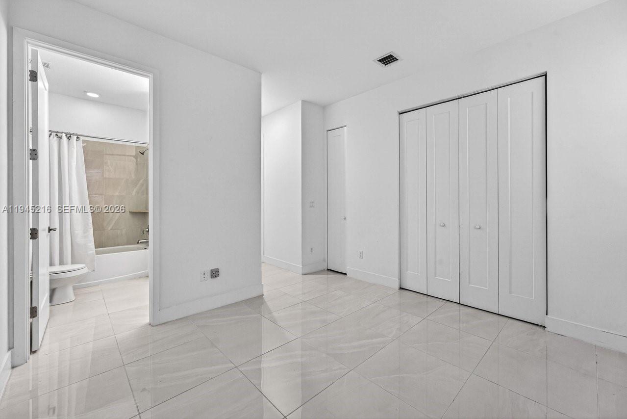 16575 5 / 4 2512 sq. ft. $ 2026-01-14 0 Photo