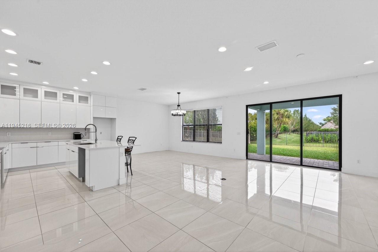 16575 5 / 4 2512 sq. ft. $ 2026-01-14 0 Photo