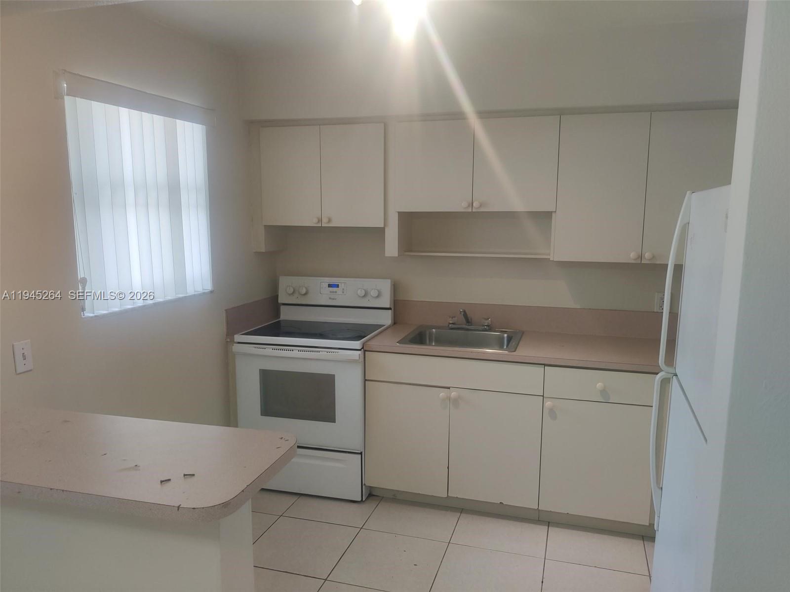   /  2100 кв.футов $ 2026-01-14 0 Фото