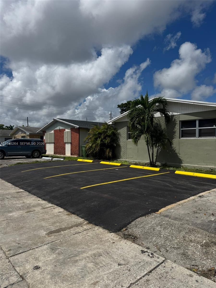   /  2100 кв.футов $ 2026-01-14 0 Фото